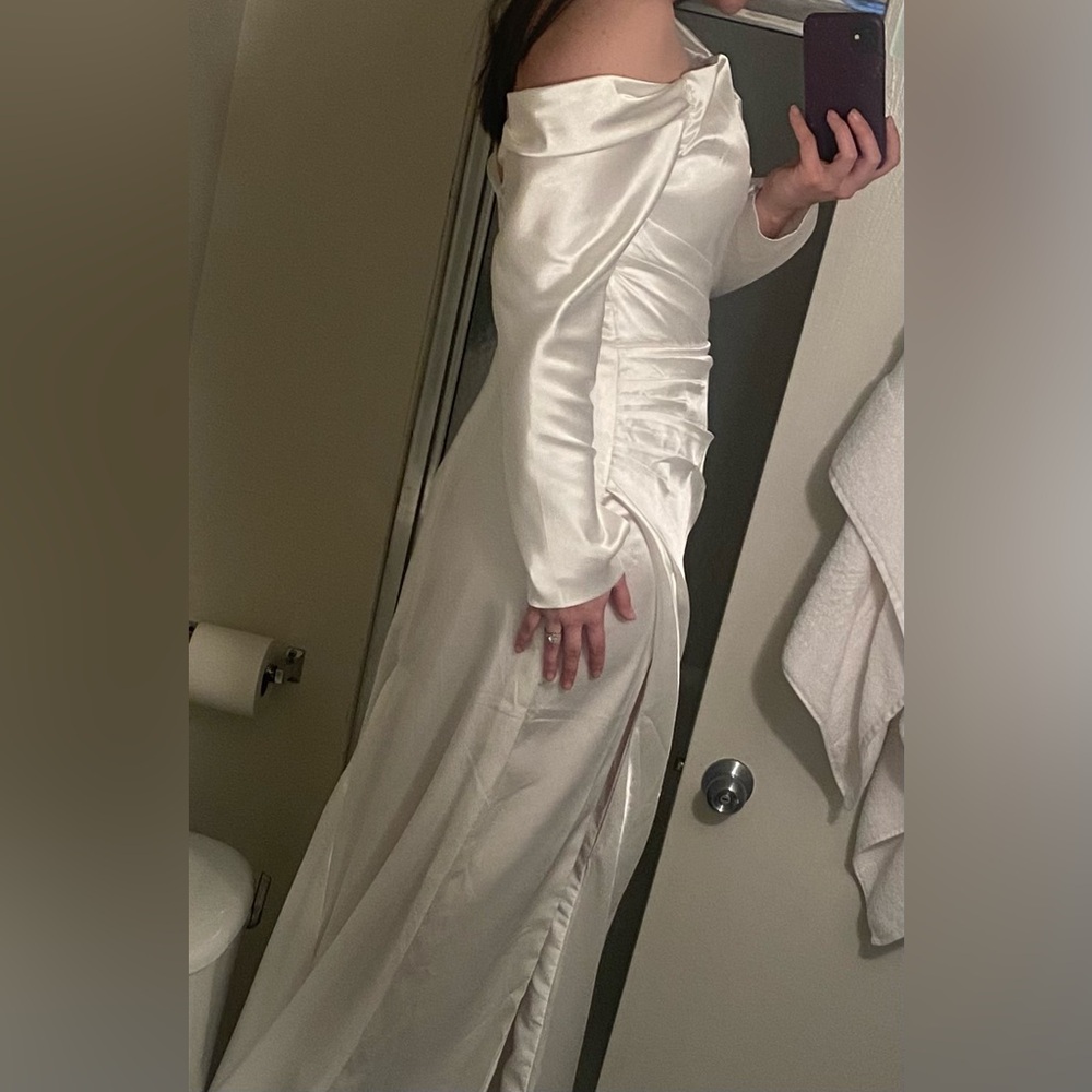 Elegant One Shoulder White Satin Gown - Picture 7 of 7